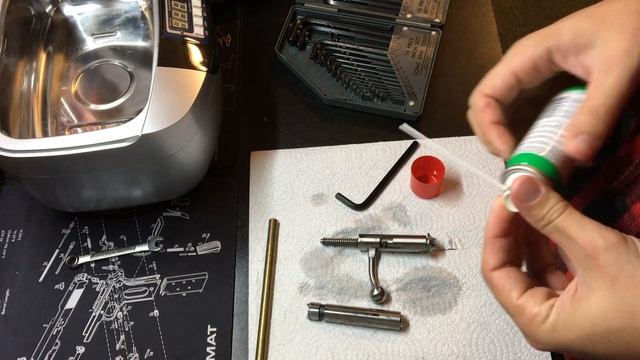Tutorial - Savage 93R17 Bolt Cleaning смотреть онлайн