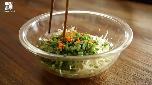 이 요리법을 알면 양배추와 계란을 매일 먹고 싶어집니다! 정말 맛있는 양배추 계란말이!! смотреть онлайн