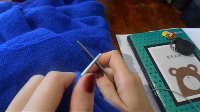 Как закрыть петли и сшить детали одновременно? Закрываем плечи. Простое платье спицами. Ч.8 смотреть онлайн