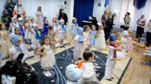 Финальный танец "С новым годом папа, с новым годом мама"