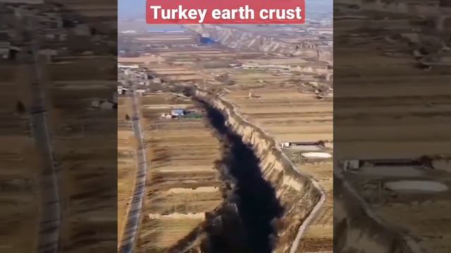 New video of the earth's crust breaking in Hatay Province, Turkey after the earthquakes.