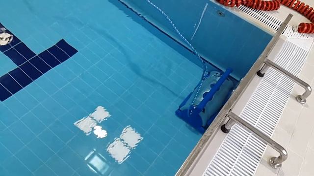 Как работает подводный робот пылесос Astralpool Ultramax Gyro смотреть онлайн