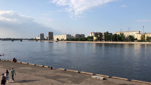 Октябрьская набережная, Володарский мост, теплый и солнечный денек в Петербурге! ☀️?