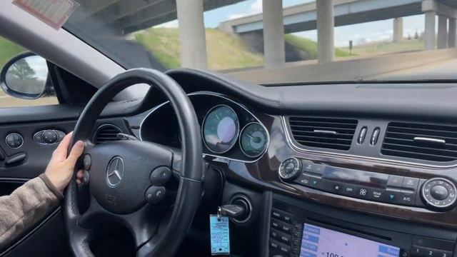 2006 Mercedes CLS500 Road Test смотреть онлайн