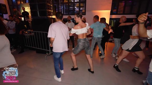 Salsa social dancing | Croatian Summer Salsa Festival 2023 смотреть онлайн