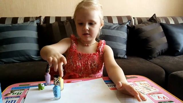 ДЕТСКИЙ МАНИКЮР без помощи мамы Разноцветные лаки ЧТО ДЕЛАТЬ ЕСЛИ НЕТ НОГТЕЙ смотреть онлайн