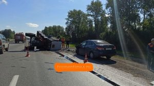 В Тюмени на Московском тракте водитель "Альмеры" резко крутанула рулем и влетела в трактор