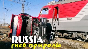 Спешащий грузовик привел к крушению поезда Приамурье.mp4