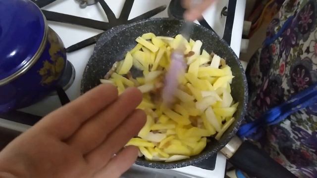 Как ВКУСНО пожарить картошку на сковороде ?
