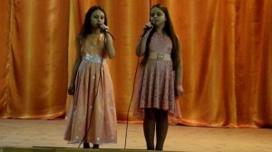 Коробова Рузанна (11 лет) и Реутова Вероника (9 лет) - песня "Новый год"