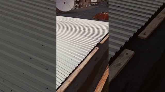 Ремонт кровли любой сложности.Профлист на многоэтажный дом. #ремонткровли #крыша #ремонткрыши смотреть онлайн