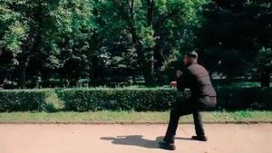 Раздел девушку в кустах