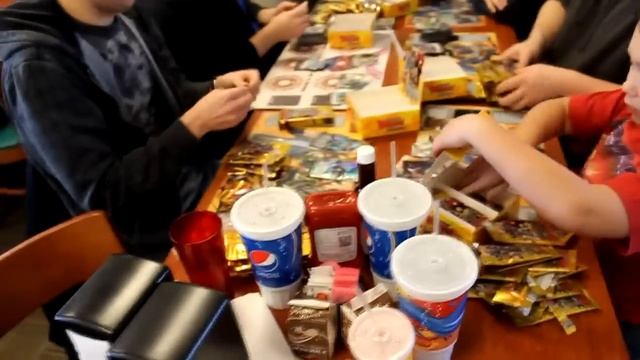 Cardfight!! Vanguard Booster Set 5 Awakening of Twin Blades Case Opening Part II of III смотреть онлайн