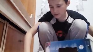 Как сделать колонку из коробки для телефона