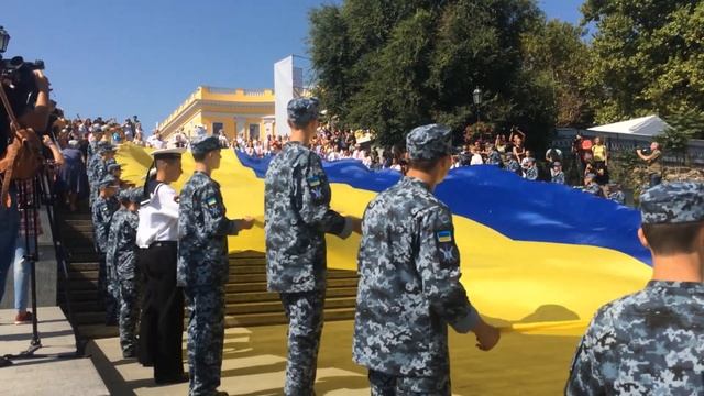 27-метровый флаг Украины на Потемкинской лестнице смотреть онлайн