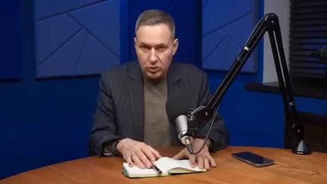 сколько лет александру артамонову военному эксперту