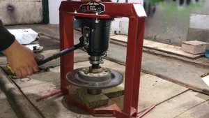 Рено Кенго 2 БЮДЖЕТНАЯ ЗАМЕНА ЗАДНИХ ТОРМОЗНЫХ ДИСКОВ! Kangoo 3. Citan rear brake discs change.