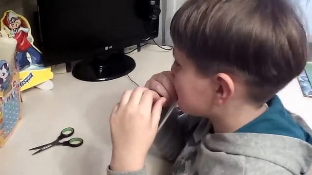 клей уменя во рту смотреть онлайн