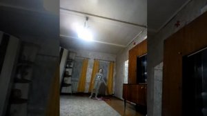 Как научится делать вертушку на ногах с обручем.