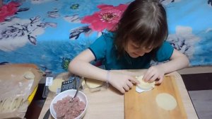 Пельмени из готовых сочней с магазина, как лепить!?