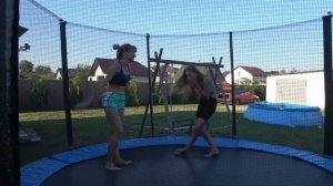 САЛЬТО и ПРЫЖКИ на батуте и в бассейн. CRAZY SHOW