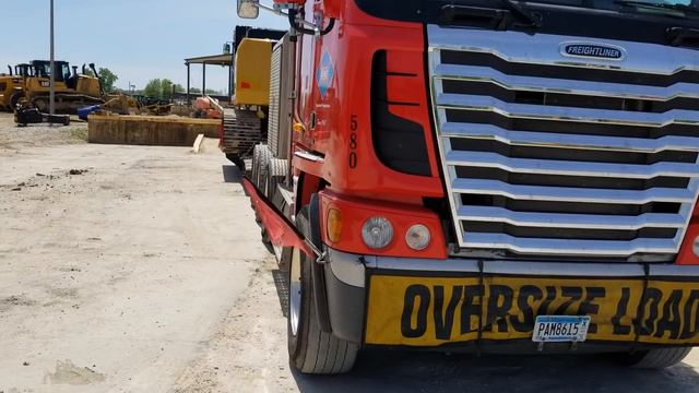 Вымирающая фура. Гигант своего дела. 2014 года Freightliner Argosy с двигaтелем САТ С16 600 HP. смотреть онлайн