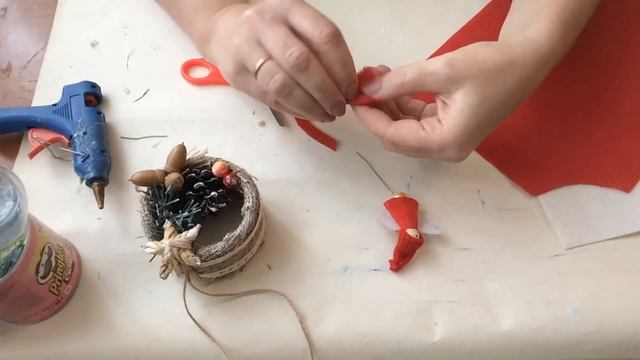 Новогодняя игрушка из втулки от скотча джута и мешковины с ангелом своими руками смотреть онлайн
