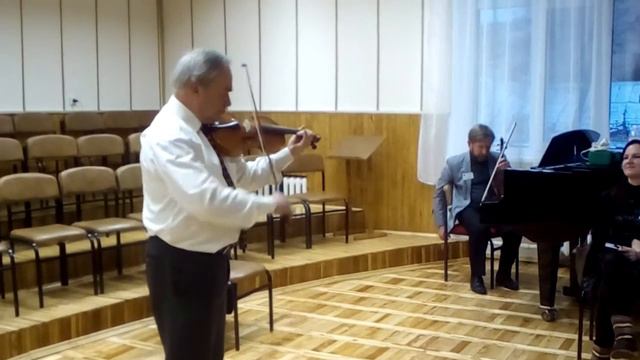 Демонстрация скрипки мастера Андрея Гребнева