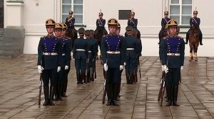 В Московском Кремле прошла первая в этом году церемония развода пеших и конных караулов
