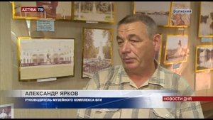 В волжском музее Пушкина учат школьников писать перьями