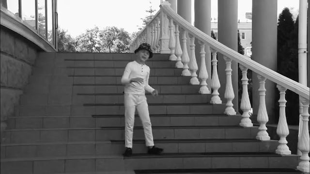 Чайковский Владимир - Поздравление с Днем цветом (Uptown Funk - Cover) смотреть онлайн