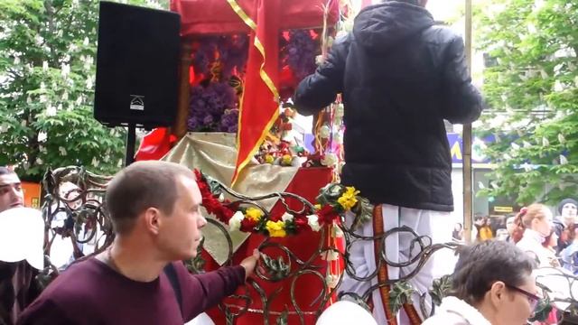 Праздник Колесниц Ратха-ятра в Саратове. 14 мая 2016 смотреть онлайн