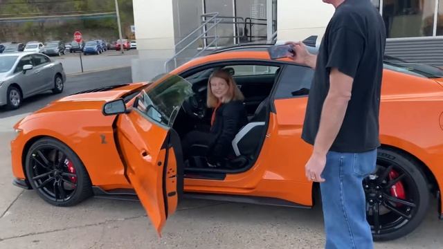 2021 Ford Mustang Shelby GT 500 in Twister Orange смотреть онлайн