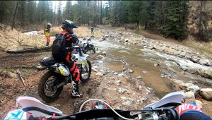 Боль, страдания, сломанные ноги и мотоциклы. Жёсткий эндуро прохват. Наслаждайтесь ?