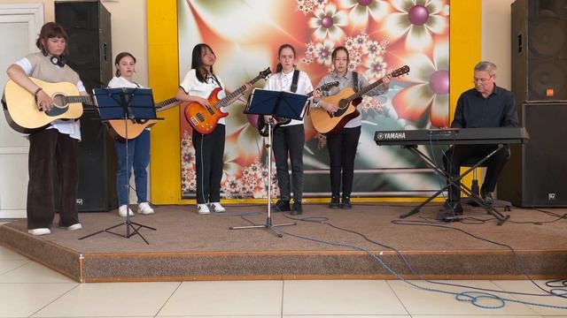 Студия игры на музыкальных инструментах "Живой звук" - Где-то далеко смотреть онлайн