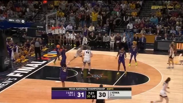 Caitlin Clark breaks NCAA women's single-tournament scoring record in title game смотреть онлайн