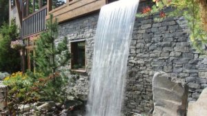 Декоративный водопад в саду