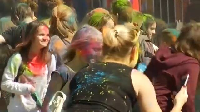 "Фестиваль красок" - праздник в Центральном парке города Видное смотреть онлайн