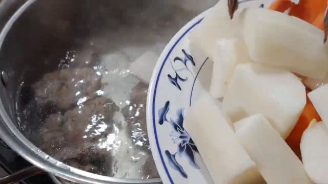Beef Oxtail Soup with Lotus Seed | Soup Duoi Bo  | Vietnamese with English Subtitles | Cooking 2020