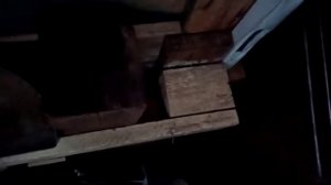 Полки в 3-х тонном контейнере без электричества из материалов со свалки.