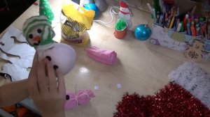 Как сделать снеговика из носка? Это очень просто.