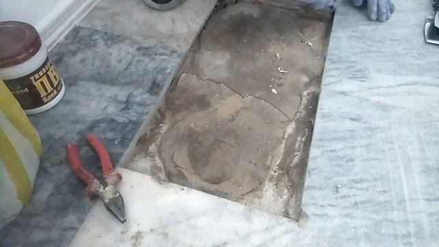 Поднимаем мраморную плитку