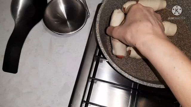 ТЕПЕРЬ ГОТОВЛЮ ТОЛЬКО ТАК.Выпечка на сковороде!Сосиски в тесте.