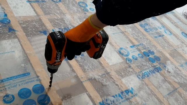 Монтаж монолитного поликарбоната 6 мм на перголу. Зима -7°. как резать поликарбонат.