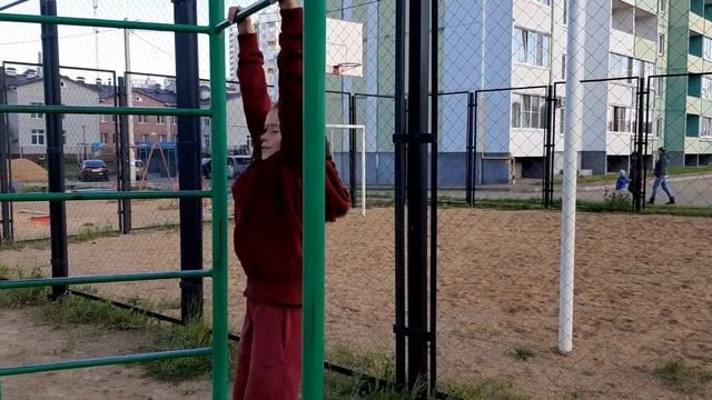 ?ТРЮКИ НА ТУРНИКЕ?средней сложности✌ГРОБИК,стульчик, СТУЛЬЧИК РОДЕО,выход на 3 ПОДРОБНОЕ ОБЪЯСНЕНИЕ смотреть онлайн