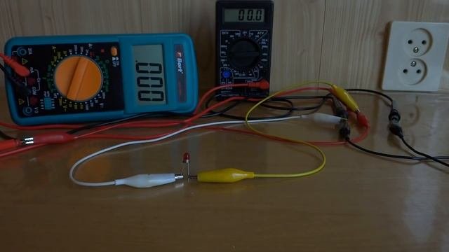 ШОКИРУЮЩИЕ ЗНАНИЯ СТАРЫХ ЭЛЕКТРОНЩИКОВ  (Что измеряет Гальванометр)