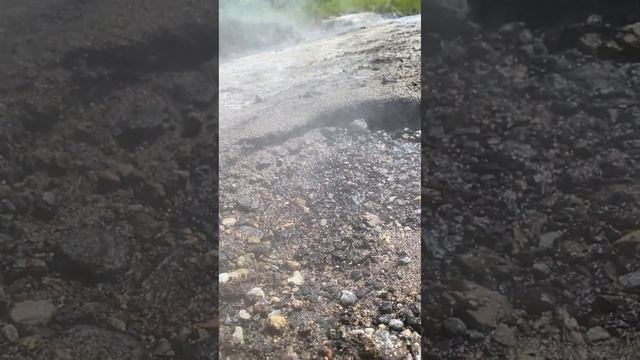Спустились к подножью вулкана #shorts