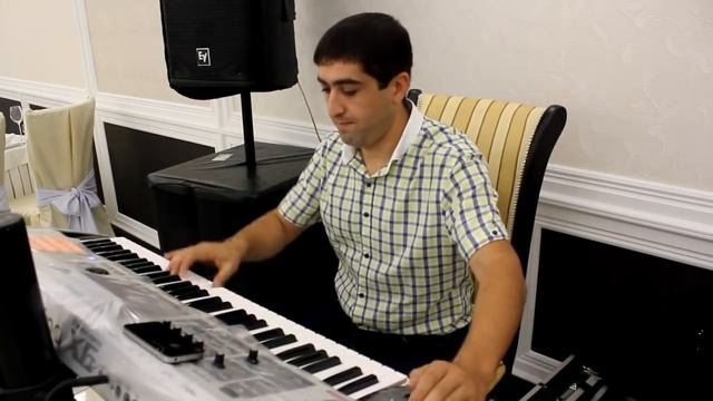 Сах сута песня. Sax suta футболка. Джанашвили аккордеон. Новогодний огонек на кавказе. Виртуозная игра на баяне.