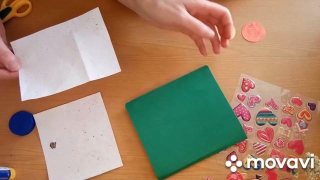 Дочка делает открытку на день рождения дедушке и дарит поздравление! смотреть онлайн