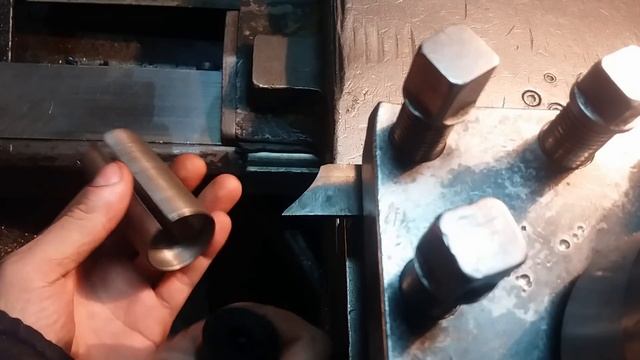 Ручка капролоновая фасонным резцом на токарном станке